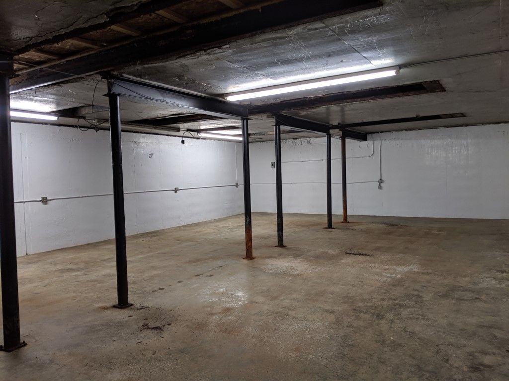 Former Jiffy Lube: 811 W Lincoln Ave, Charleston, IL 61920